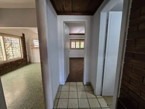 CASA 6 AMBIENTES EN VENTA EN LOMAS DE ZAMORA