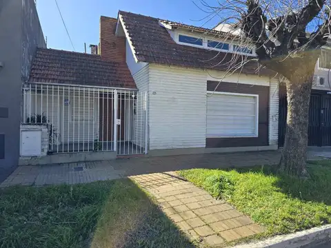 CASA 6 AMBIENTES EN VENTA EN LOMAS DE ZAMORA
