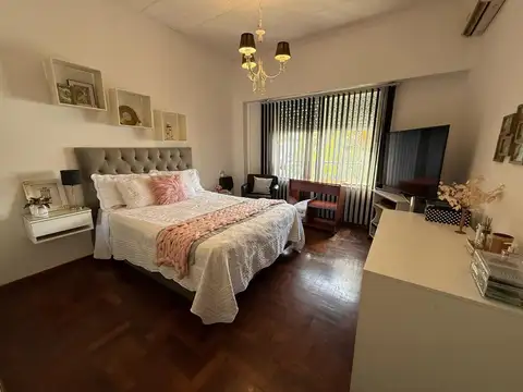 Casa 7 ambientes con 2 baños