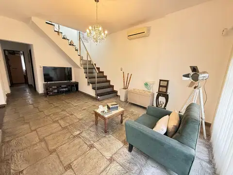 VENTA CASA RAMOS MEJIA 7 AMBIENTES