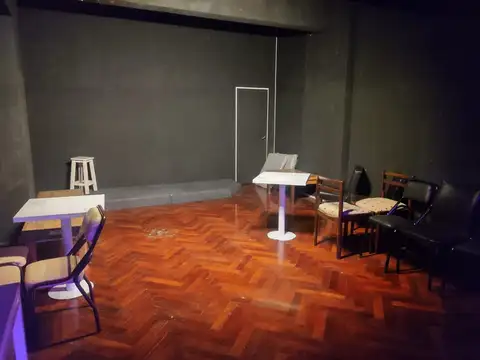 Av Pte Roque Saenz Pena 900