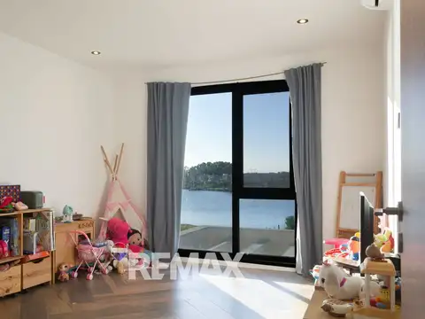 CASA EN VENTA CRUZ DEL SUR 5 AMBIENTES A LA LAGUNA