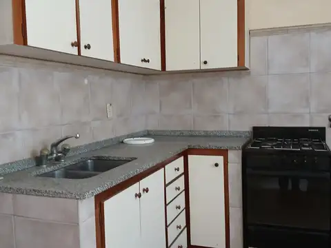 Depto Tipo Casa en Alquiler en Castelar Sur, $ 420.000