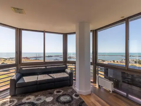 Penthouse único, doble piso frente al mar y al Golf de Playa Grande.