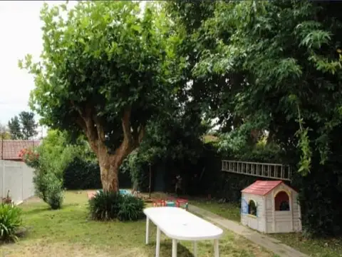 Fernández  de la Cruz 1051