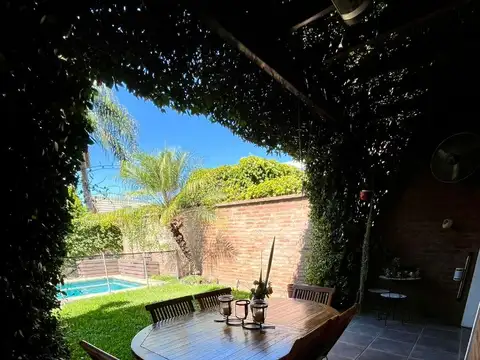 Casa en Venta con 3 cocheras