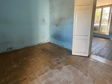 Casa 12 ambientes con 2 baños