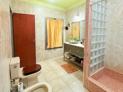 Casa 3 ambientes en Bella Vista con Departamento independiente