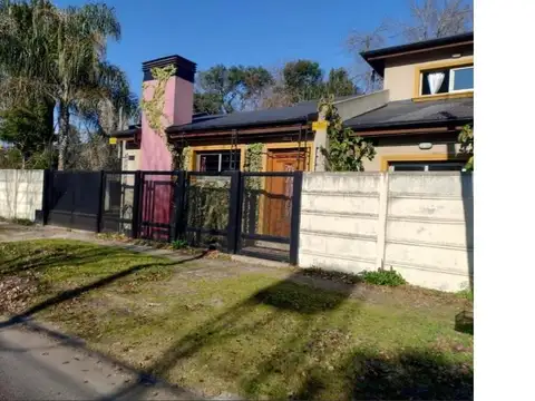 Casa 3 ambientes en Bella Vista con Departamento independiente