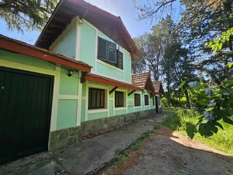 Casa en venta - 4 Dormitorios 5 Baños - 2.700Mts2 - Ezeiza