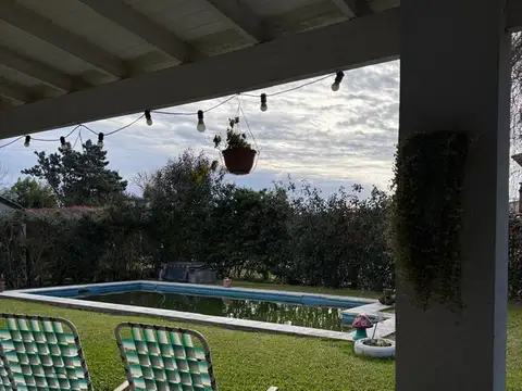 Casa en Venta con 2 cocheras