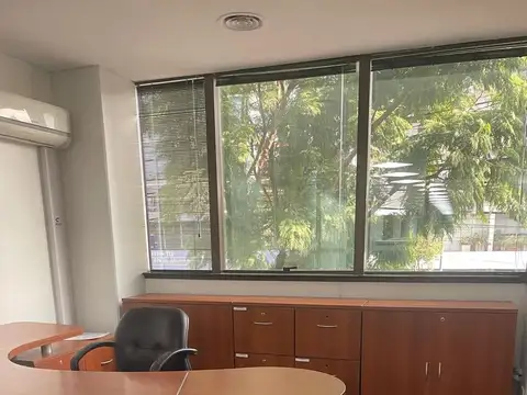 Oficina en Alquiler con 6 cocheras