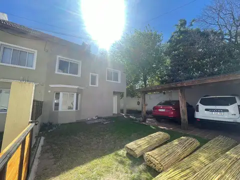Casa en Venta con 2 cocheras