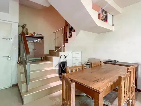 Depto Tipo Casa en Venta 70 años