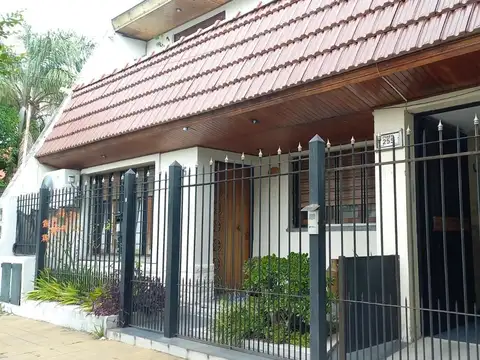 Casa multifamiliar tipo PH en venta en Villa Luzuriaga