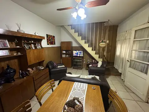 Casa 6 ambientes con 2 baños