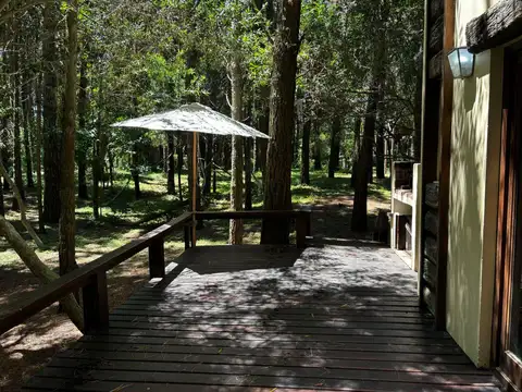 Casa para 7 pasajeros sobre amplio bosque propio