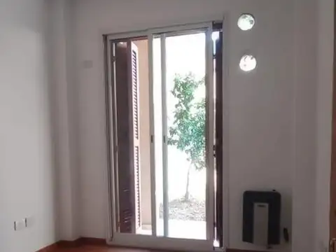 DEPARTAMENTO CON PATIO 14 E/ 44 Y 45