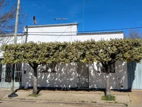 Casa de dos dormitorios en Venta en La Plata