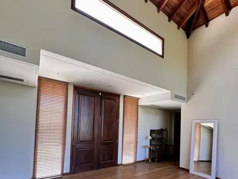 Casa en Alquiler Temporal con 6 cocheras