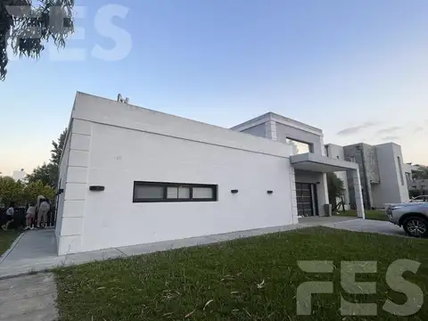 Casa en Alquiler en Ezeiza, USD 1.500