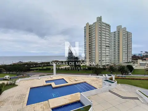Departamento de 3 dormitorios + dependencia en venta, Playa Mansa. Torre Jefferson,.