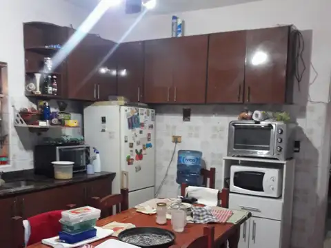 OPORTUNIDAD CASA DE 4 AMBIENTES EN VILLA CONSTRUCTORA