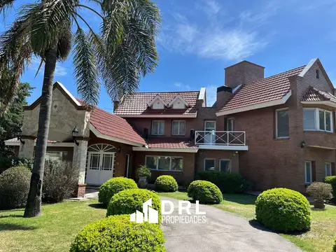 Casa 10 ambientes con 7 baños