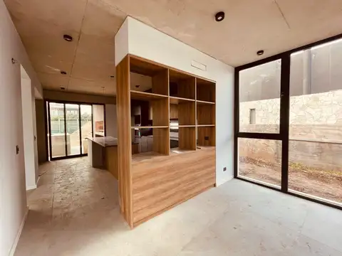 Casa 7 ambientes con 4 baños