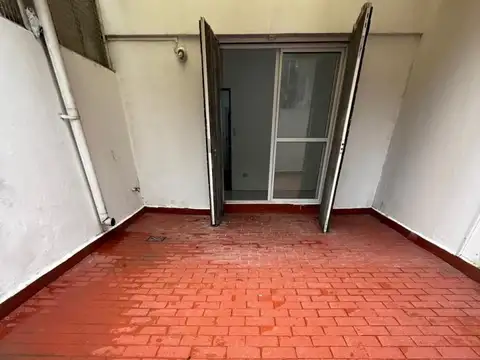 Juana Azurduy 2100, Piso PB