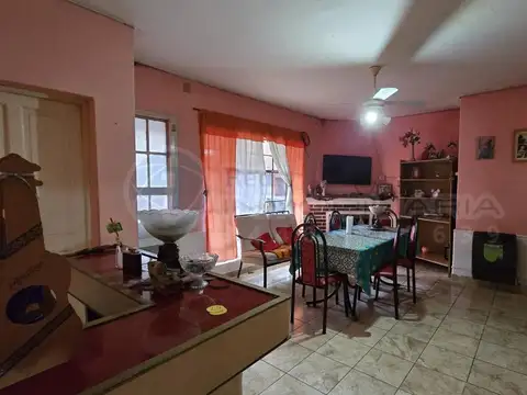 Casa 5 ambientes con 3 baños