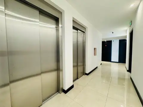 Oficina en Alquiler con 1 cochera