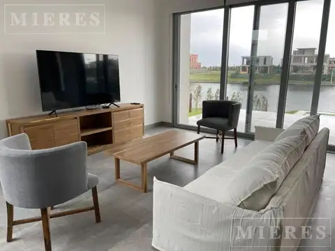 Casa en venta a la laguna en Los Carpinchos, Nordelta