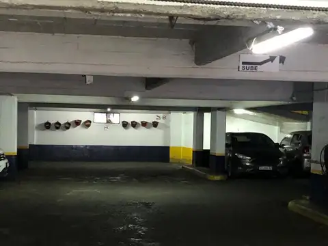 Cochera en   PARAGUAY 850 EN VENTA