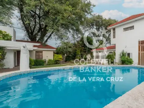 Casa de estilo en venta  en Guadalupe residencial, patio verde 4 dormitorios