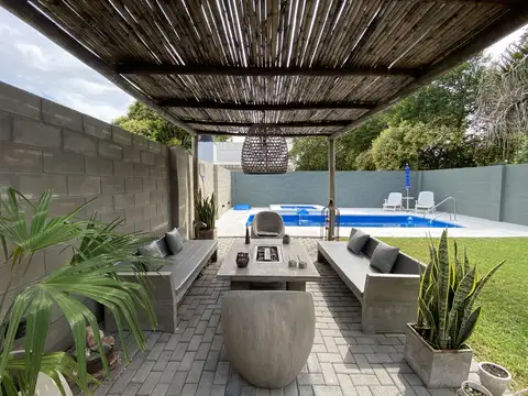 Casa 3 Dormitorios, jardín, piscina - Tucumán 1600 - Pueblo Esther | Venta