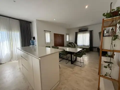 Casa en Alquiler en San Sebastian, USD 1.100