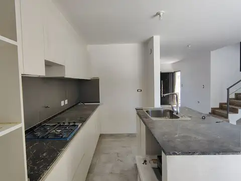 VENTA DUPLEX DE TRES DORMITORIOS EN DOCTA