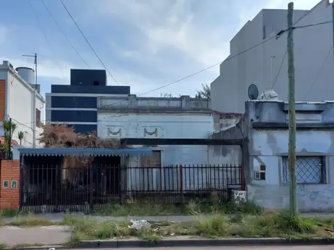 EXCELENTE  8,66 X 36,37  2 C/ AV.RIVADAVIA  / MULTIFAMILIAR