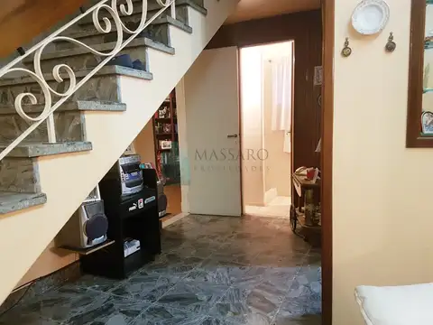 Casa 5 ambientes con 2 baños