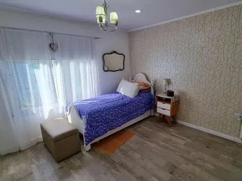 Casa en Venta con 3 cocheras