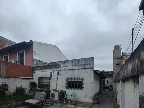 Terreno en Venta en Villa Luzuriaga, USD 115.000