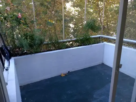 Amplio 2 amb con Cochera , gran Balcón. México y Jujuy,