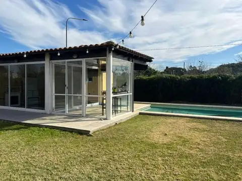 Barrancas de Iraloa, Autopista Ricardo Balbín 1700