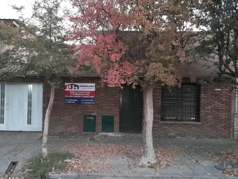 Venta 2 viviendas sobre amplio lote