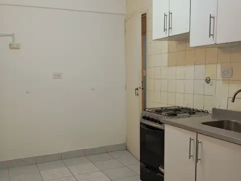 A metros Av Maipú. Centro de Olivos-Todos los medios de locomoción. Al contrafrente.