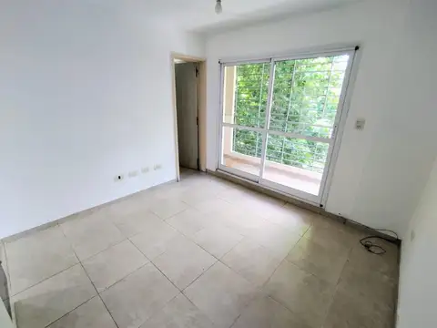 Departamento de un dormitorio con balcón al frente - San Lorenzo 3500