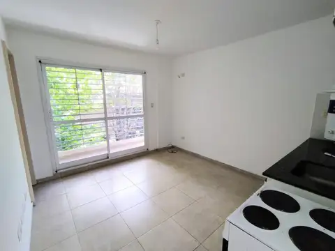 Departamento de un dormitorio con balcón al frente - San Lorenzo 3500