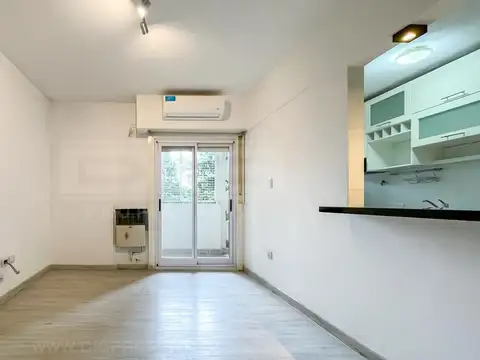 Venezuela al 3100 entre E. de Campo y Colectora Panamericana