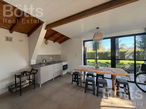 Casa en Venta con 2 cocheras